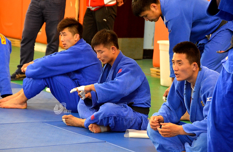 问鼎娱乐- 热身赛巅峰对决！东城火狐队读秒绝平江畔青龙队，柔道赛场再起波澜；冲刺阶段不容有失