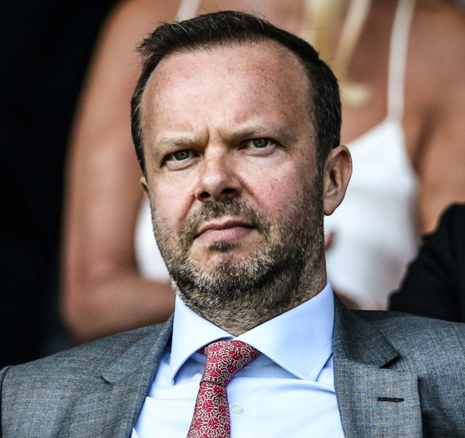 问鼎娱乐- c罗加盟曼联2003 