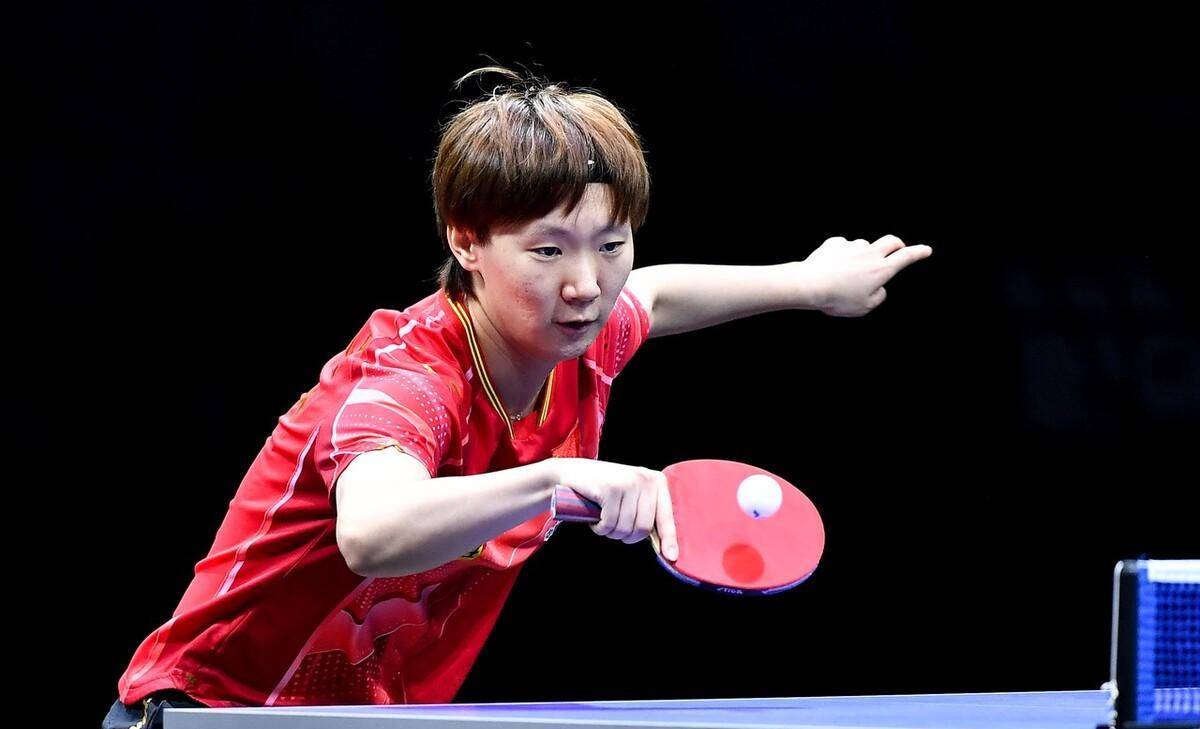 问鼎娱乐-莱万多夫斯基在FPX比赛中出色防守，惊险取胜引发热议！的简单介绍