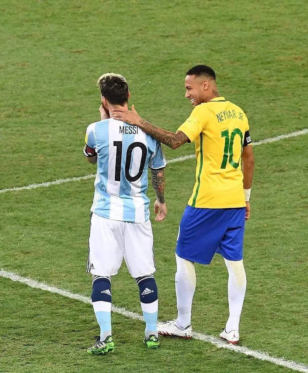 问鼎娱乐-C罗巅峰对决，字母哥与80激战湖人分钟，高光表现胜负难料！的简单介绍